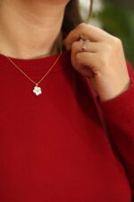 بلوز یقه گرد زنانه